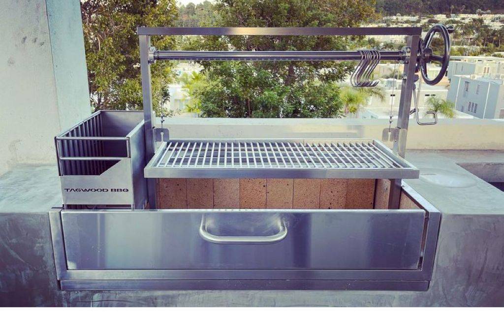 Tagwood BBQ05SS Built-In Santa Maria Argentine Grill