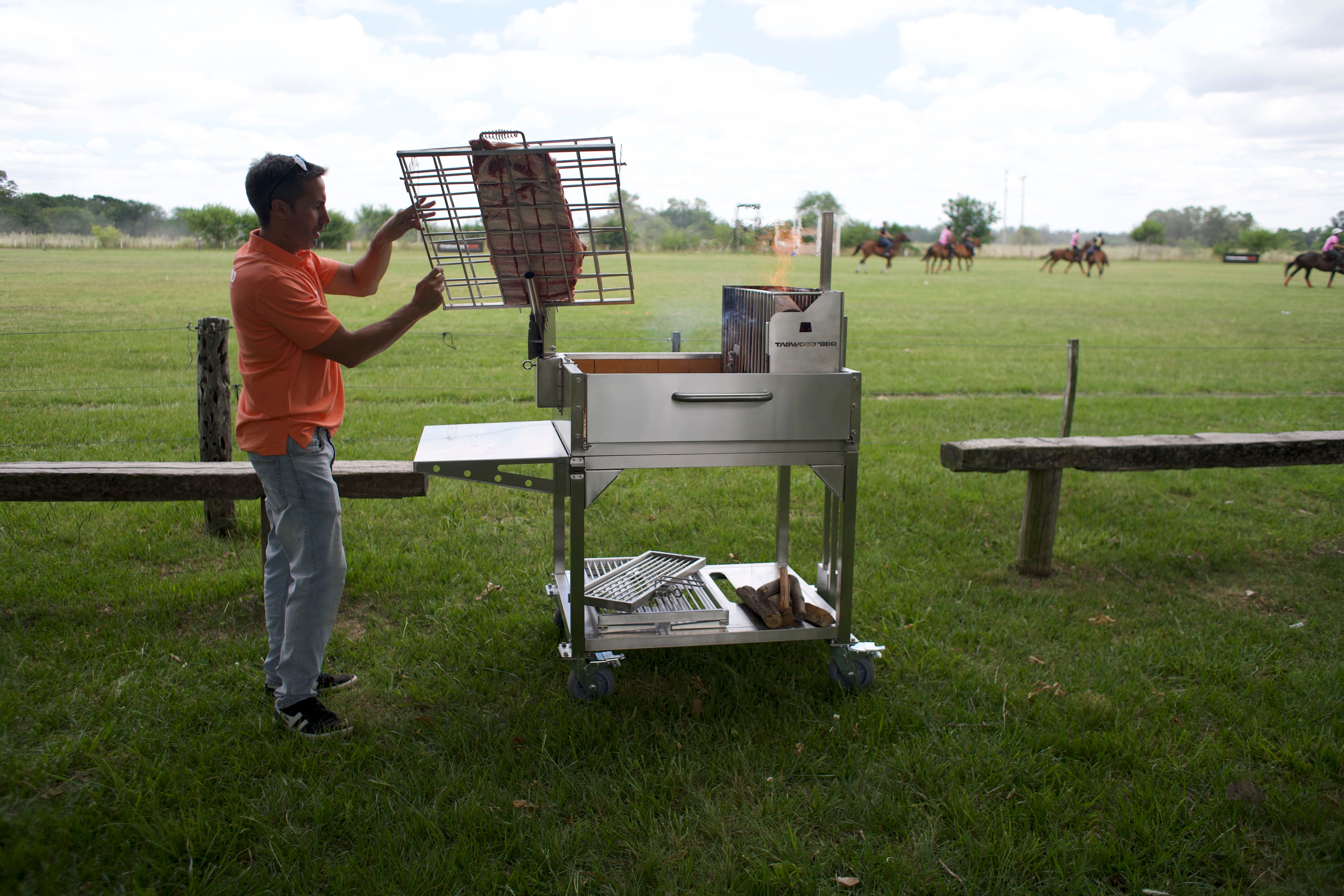 Tagwood BBQ33SS Argentine Clamp Grill with Firebox – 304 Stainless Steel